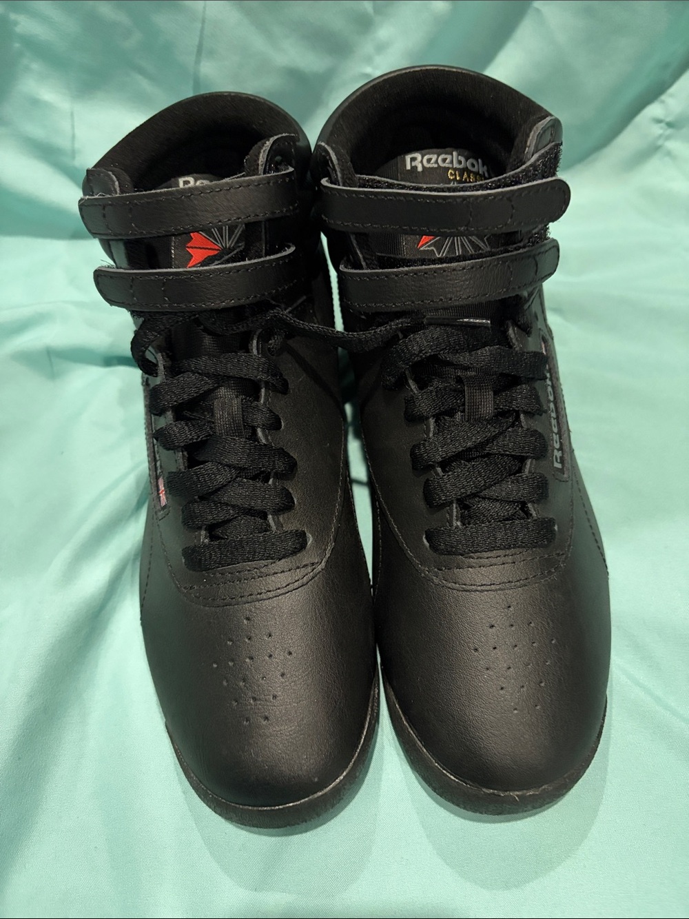 Reebok Black Lace-Up High-Top Boots with Red Logo Accent from 90’s style